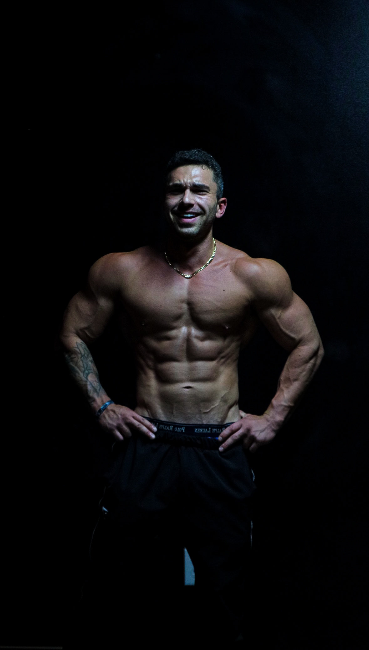 Garrett Wolf physique